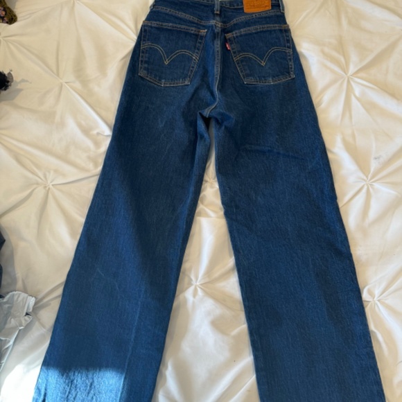 Levi’s Ribcage Straight Leg Jeans - Picture 3 of 4